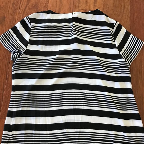 Classy Black and White Top - Picture 2 of 2